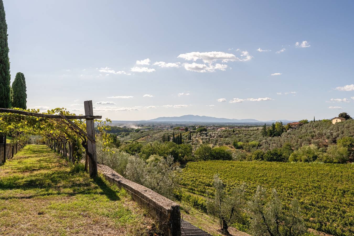 Agriturismo 'Agriturismo Fadanelli - Il Granaio' con piscina condivisa, giardino condiviso e Wi-Fi in Lamporecchio, Provincia di Pistoia