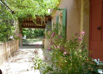 Gîte pour 4 personnes, avec terrasse et jardin à Riez