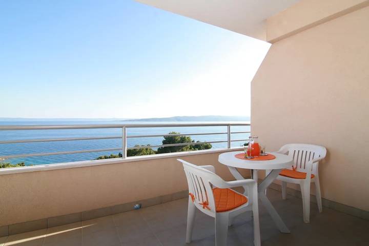 Ferienwohnung für 2 Personen, mit Balkon/Terrasse und Pool an der Makarska Riviera