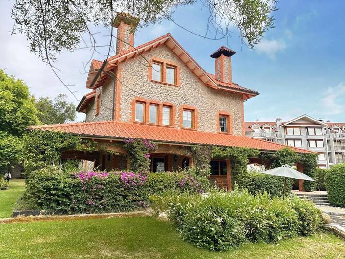 Escapadas de fin de semana para 15 personas, con balcón además de jacuzzi y jardín en Noja