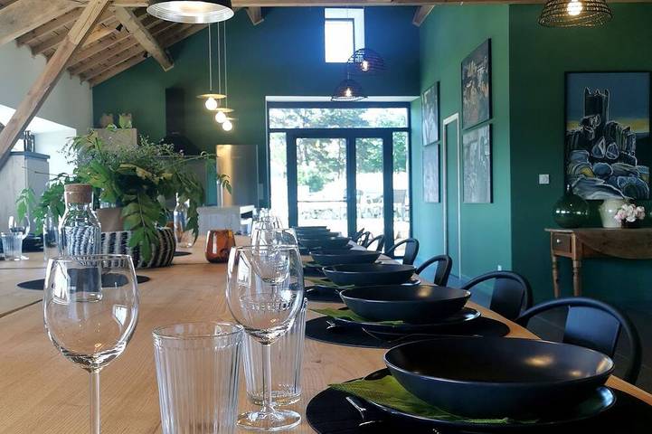 Gîte pour 21 personnes, avec Terrasse ainsi que Jardin et Sauna