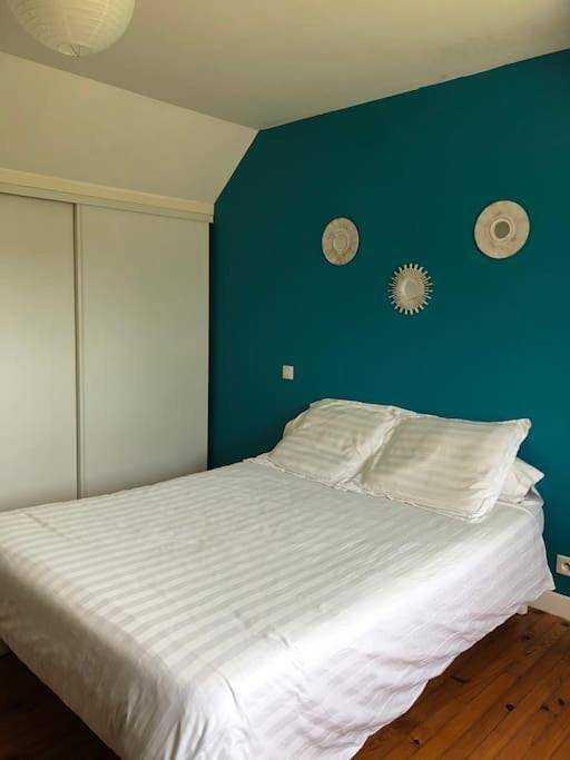Location de vacances pour 5 personnes, avec vue ainsi que terrasse et jardin à Pléguien - 4
