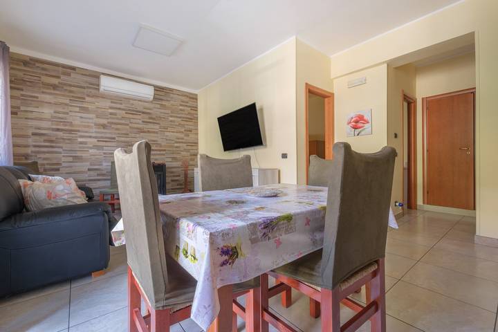 Casa Vacanze "Casa a 100 mt Dal Mare" con Balcone Privato, Wi-Fi & A/C in Sant'Alessio Siculo, Provincia di Messina