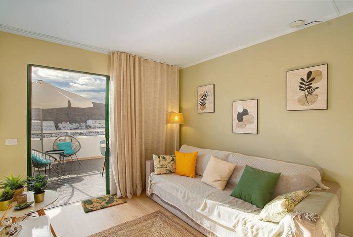 Zen House Holiday Home with Sea View, Communal Pool, and Wi-Fi in Puerto Rico (Gran Canaria), Mogán