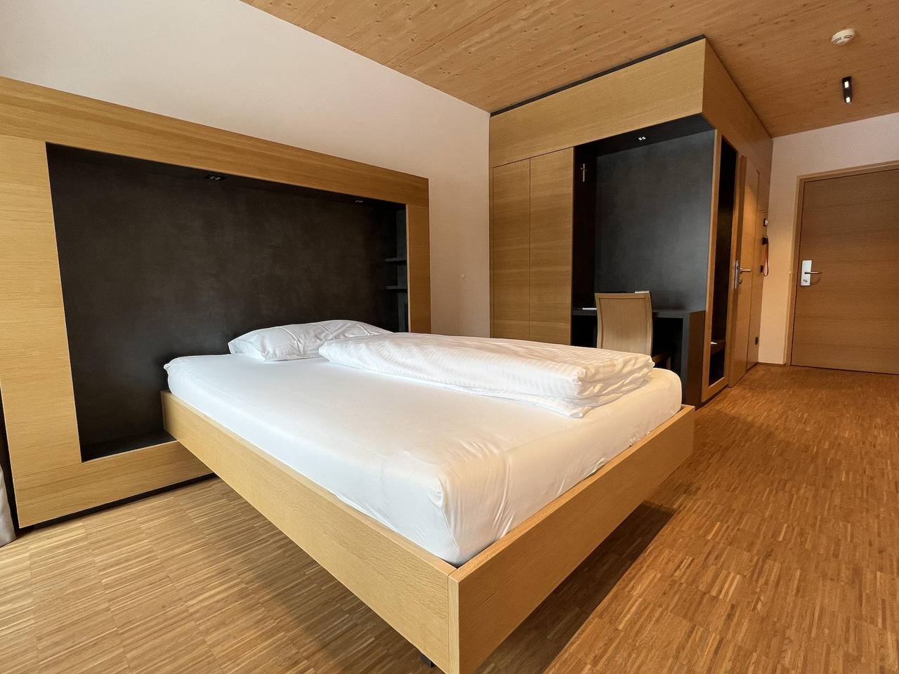 Einzelzimmer Komfort King Size Bett mit Balkon in Tuxer Alpen, Pfons