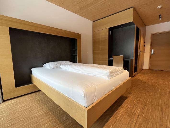 Einzelzimmer Komfort King Size Bett mit Balkon in Tuxer Alpen, Pfons