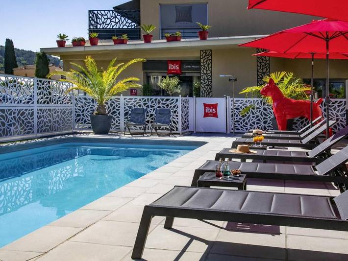 Hôtel pour 3 personnes, avec terrasse et piscine