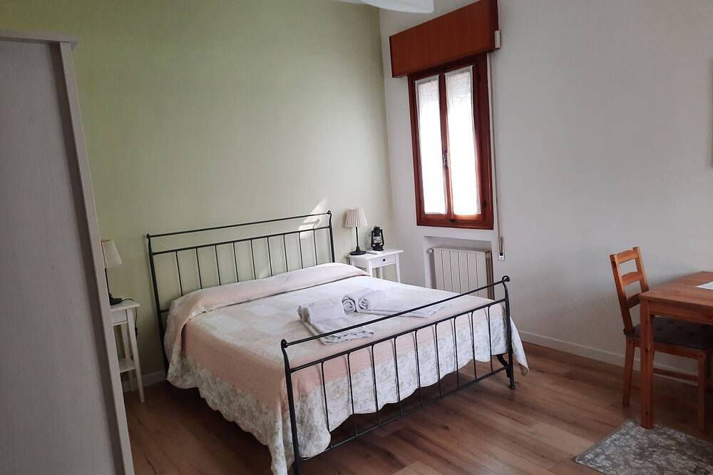 Villa al Sole is a house located only 20 minutes by bus to Venice in Mestre, Venise