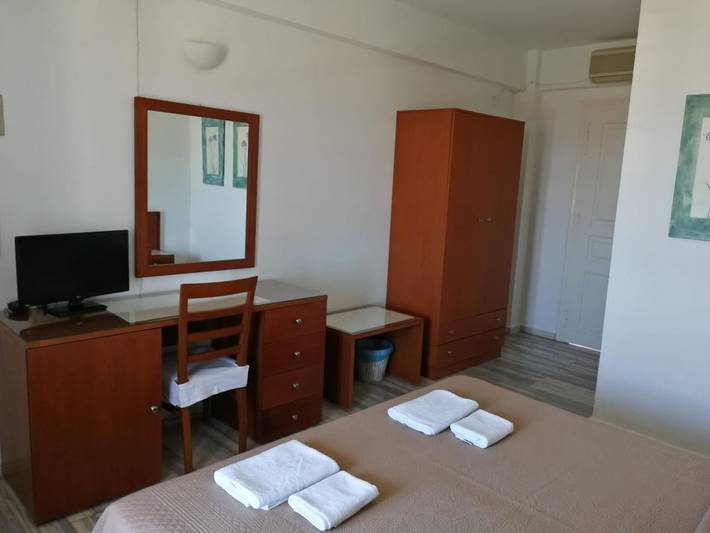Maison d’hôte pour 2 personnes, avec jardin ainsi que piscine et vue dans Spetses - 4