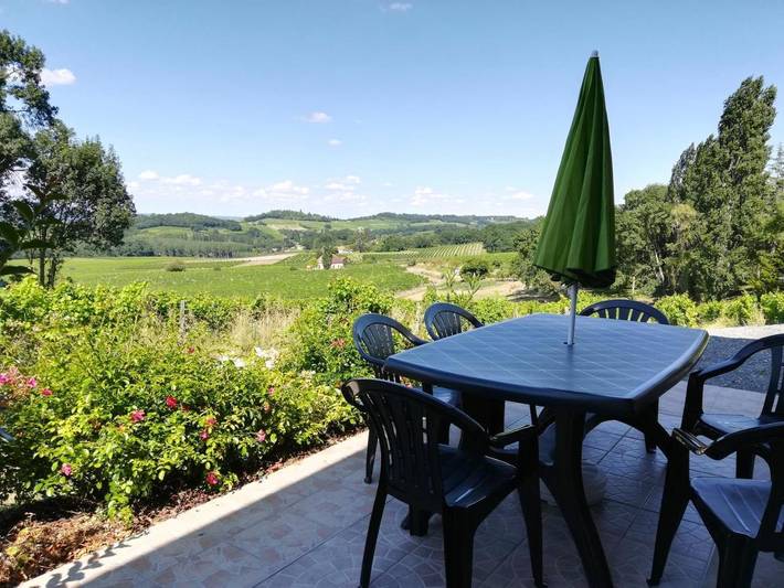 Location de vacances pour 4 personnes, avec Terrasse ainsi que Jardin et Vue à Pomport