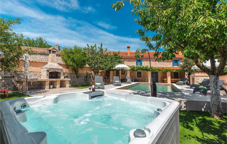 Ferienhaus für 8 Personen in Sajini