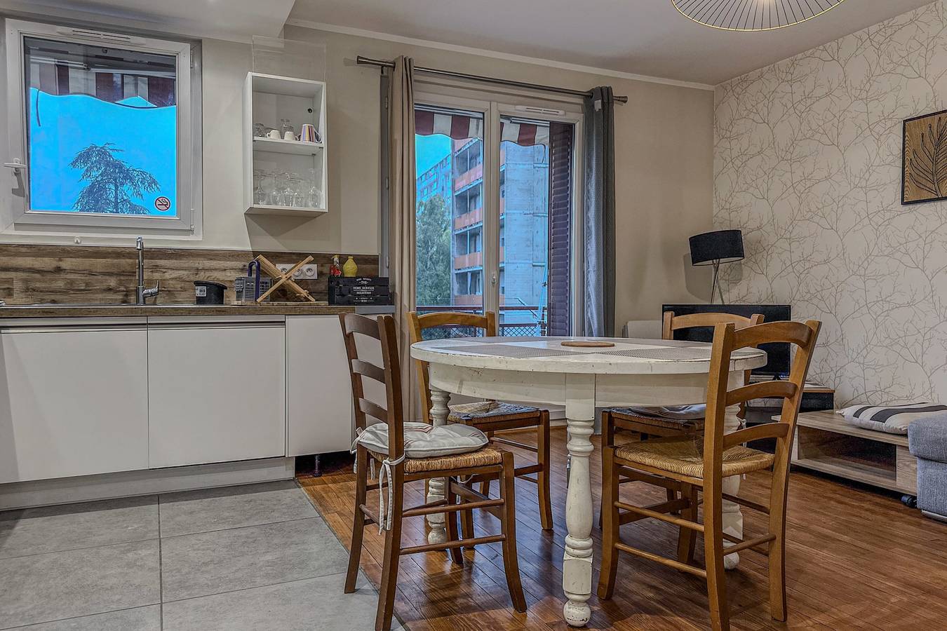 Ganze Wohnung, Ferienwohnung für 6 Personen mit Balkon in Grenoble, Isère