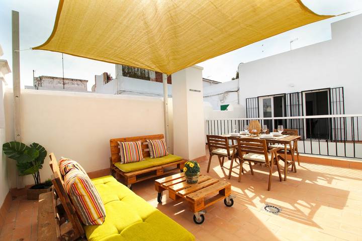 Apartamento inteiro, Apartamento de férias amigo dos aniamis de estimação "Ático de la Luz" com terraço in La Vina, Cádis