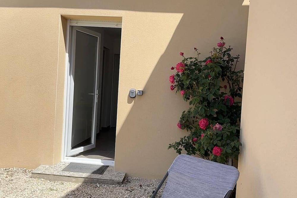 La petite Violette-Gîte-Confortable-Baño privado-Vista al Jardín in Violès, Vaucluse