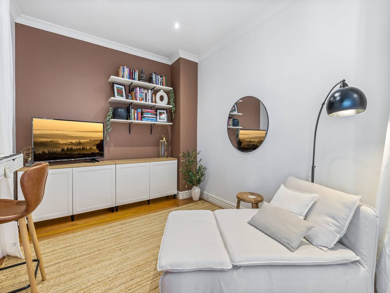 Entire apartment, Spacious Family Home with Balcony in Pascoe Vale in Melbourne, Victoria