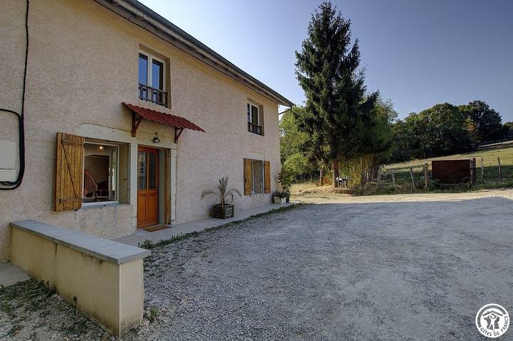 Gîte pour 8 personnes, avec terrasse et jardin