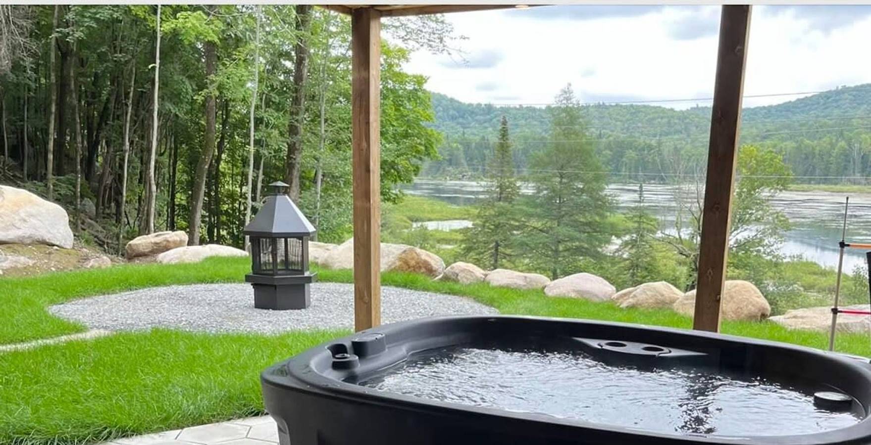 Lakeview Mid Century Luxury Cottage Citq 311414 in Quebec