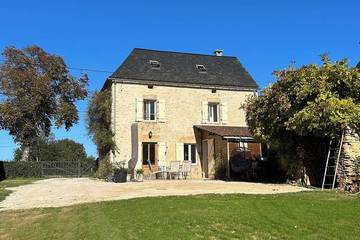 Location de vacances pour 6 personnes, avec jardin, animaux acceptés à Sainte-Mondane