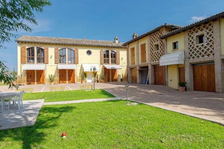 Residence per 3 persone, con giardino e piscina - 1