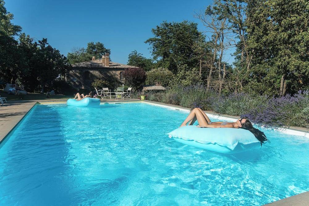 Villa with panoramic pool and gardens    in Bolsena, Terni Provinz