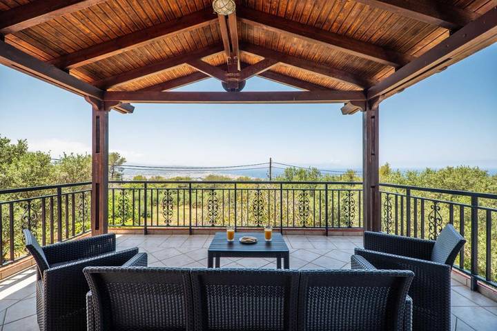 Location de vacances pour 6 personnes, avec Balcon et Terrasse ainsi que Jardin et Vue