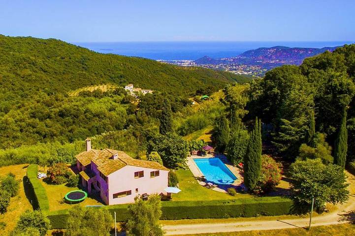 Location de vacances pour 10 personnes, avec Balcon et Jardin à Tanneron