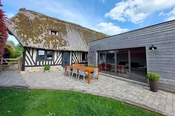 Location de vacances pour 7 personnes, avec sauna et piscine ainsi que jardin et terrasse à Fatouville-Grestain