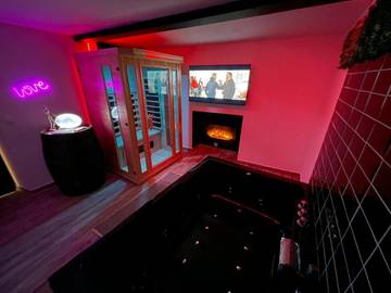 Gîte pour 2 personnes, avec jacuzzi et sauna à Givet (homonymie)