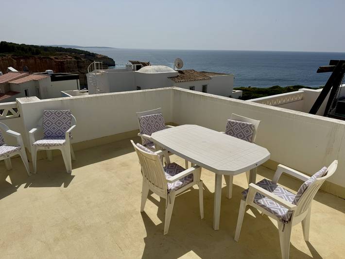 Casa de férias para 6 pessoas, com jardim e vista para o mar e ainda piscina em Benagil