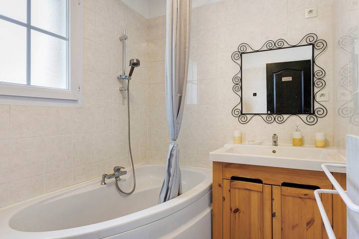 Villa Joël – Casa com piscina privada a 10 min das praias in La Jonchère, Vendeia