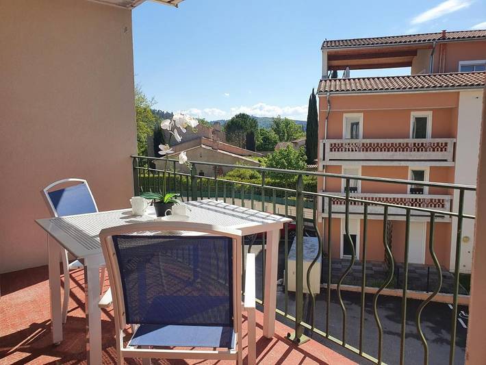 Gîte pour 4 personnes, avec vue ainsi que terrasse et piscine dans Thermes de Gréoux les Bains - 3