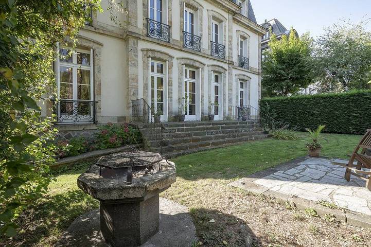 Location de vacances pour 8 personnes, avec jardin à La Bourboule