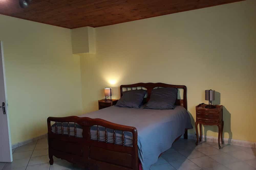 Gîte charmant avec jardin au calme, animaux admis in Saint-Victor-sur-Rhins, Région de Roanne