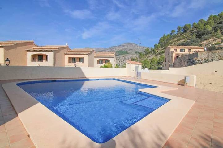Villa pour 4 personnes, avec balcon et piscine - 1