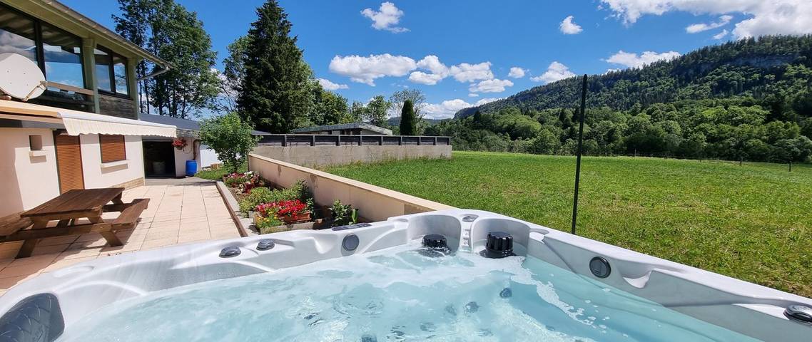Chambre d’hôte pour 4 personnes, avec jacuzzi et jardin dans le Jura - 2