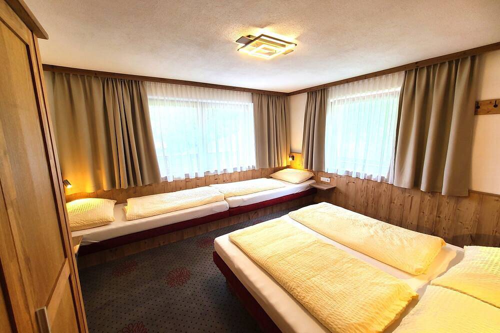 Ferienhaus Sonnhof am Walchsee in Tirol, Seenähe, Seeblick, Garten, Spielgeräte in Kössen, Kaisergebirge