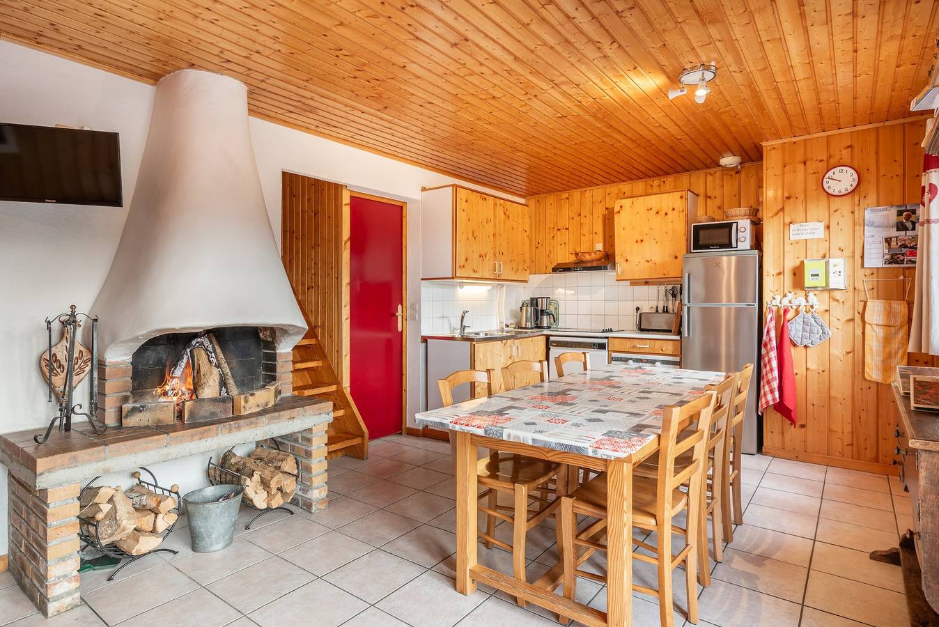 Chalet 'Chartrousin': Mountain View, Private Terrace & Wi-Fi in Saint-Hilaire (Isère), Isère