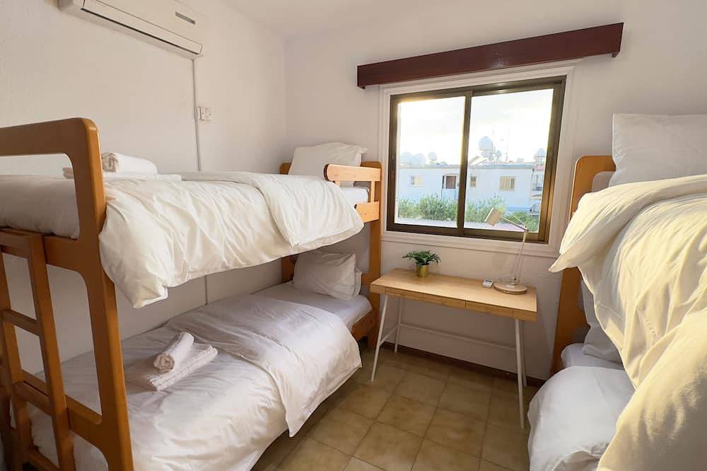 Ganze Wohnung, Cozy 2-bedroom apartment walking dinstance to beach in Πύλα, Larnaca Bezirk