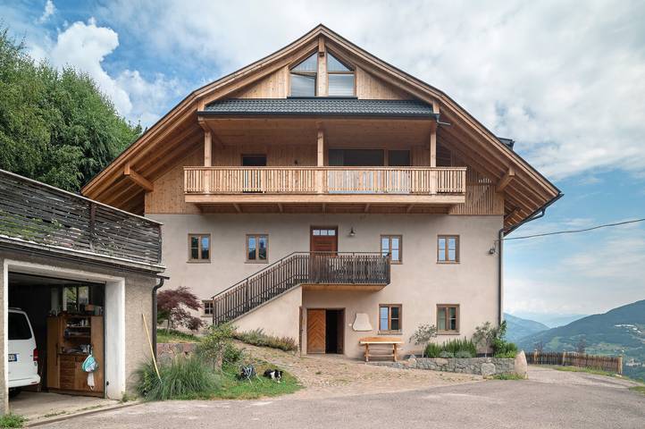 Entire apartment, Holiday Apartment "Rotwandterhof Fuchsbau" with Mountain View, Balcony & Wi-Fi in Ritten, Dolomiti Superski