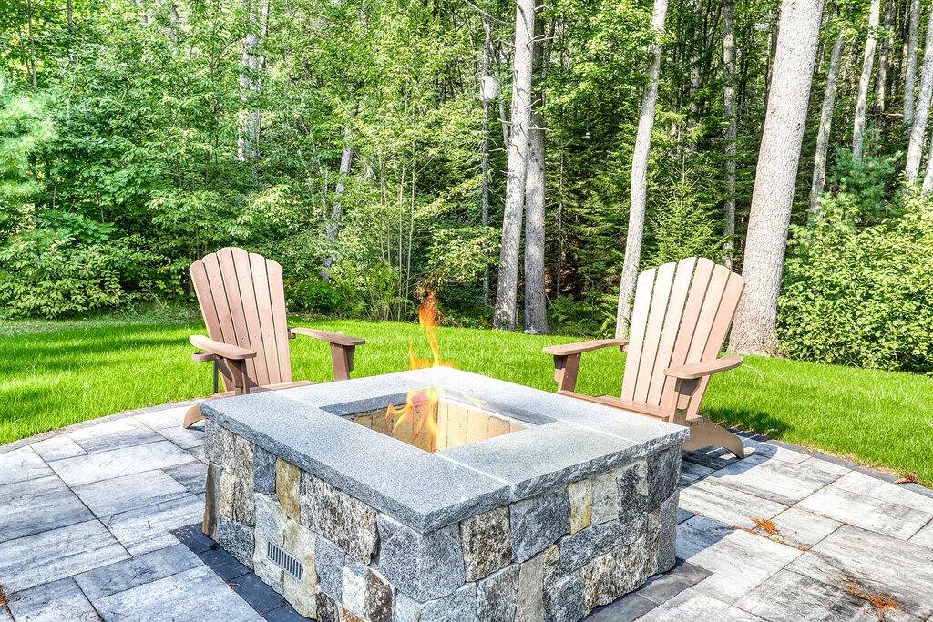 Charmantes Haus w / Deck, Kinderbett, Hof - 1 Hund Ok, zu Fuß zum Strand in Kennebunk, York County