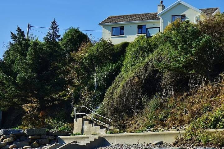 The Cottage - Sea Views, Direct Access to Beach in Amroth, Pembrokeshire