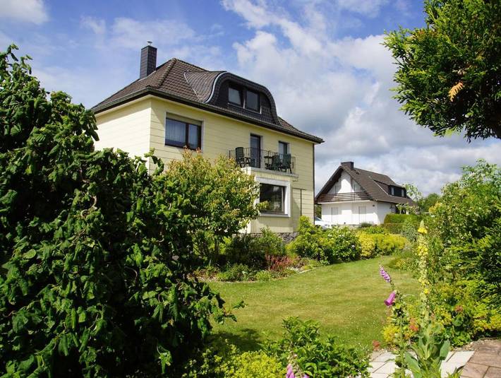 Ferienwohnung für 12 Personen, mit Balkon und Terrasse sowie Garten und Ausblick in Hürtgenwald