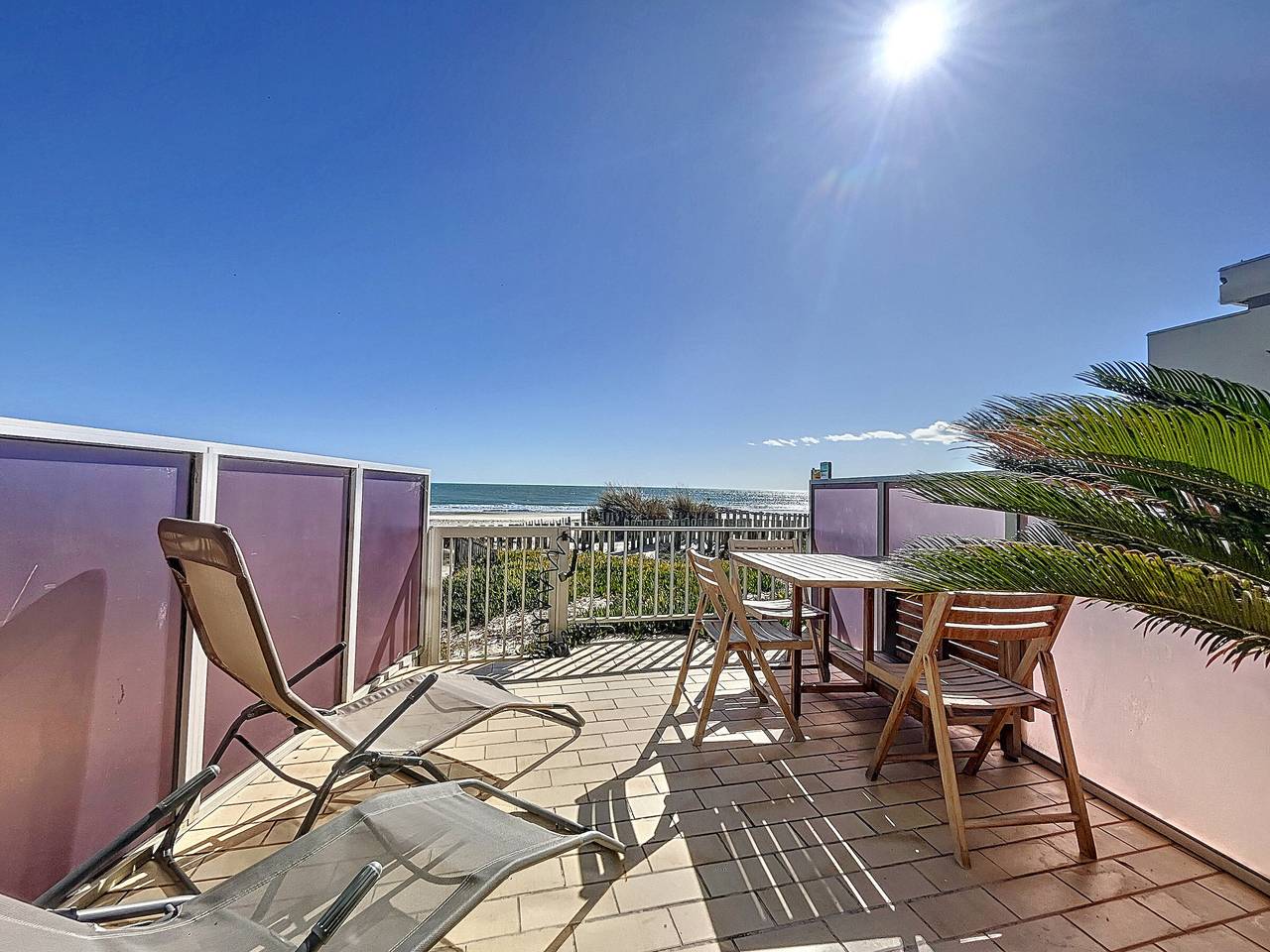 Apartamento entero, Apartamento T3 dúplex con terraza, frente a la playa, wifi, aparcamiento privado in Carnon-Plage, Mauguio