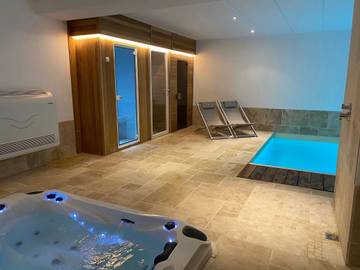 Gîte pour 6 personnes, avec sauna ainsi que piscine et balcon, adapté aux familles dans Louveigné
