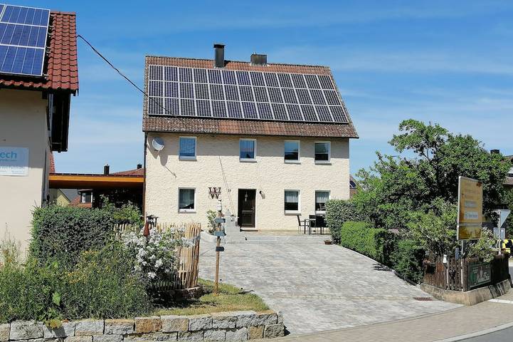 Ferienhaus für 10 Personen, mit Terrasse und Garten in Ahorntal
