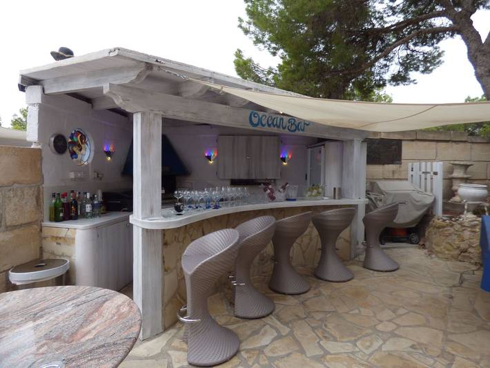 Villa in Palma Bay with Private Pool & Jacuzzi in Bendinat, Calvià