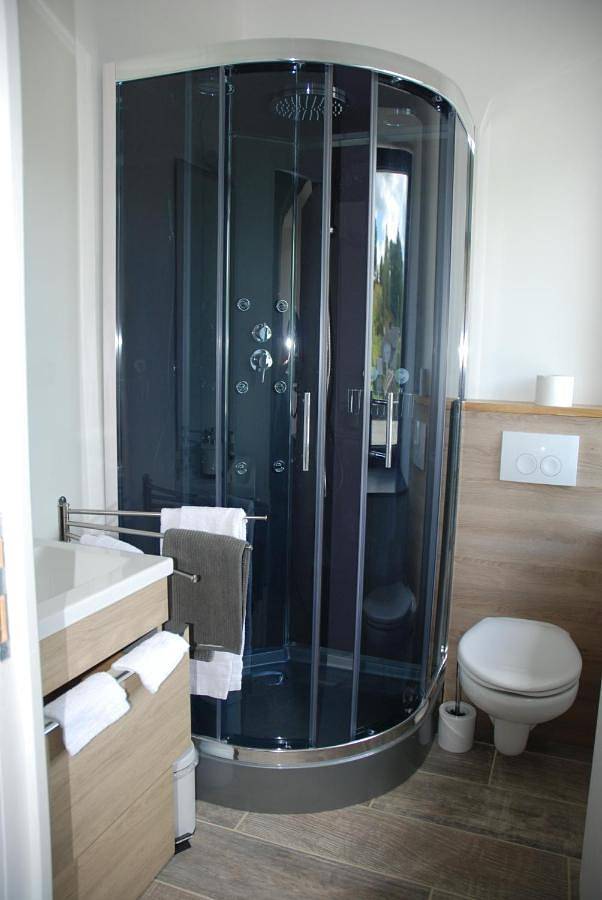 Budget Double Room in Dohan, Bouillon