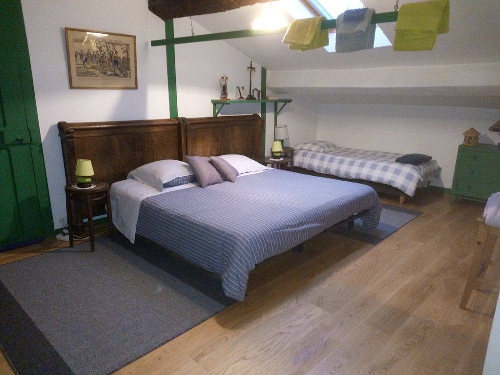 Domaine des Goules - Chambre verte in Curis-au-Mont-d'Or, Rhône