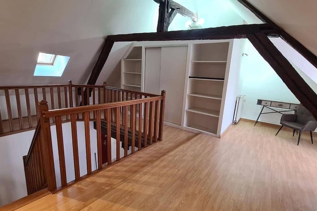 Appartement entier, Three-Bedroom Apartment in Troyes, Aube