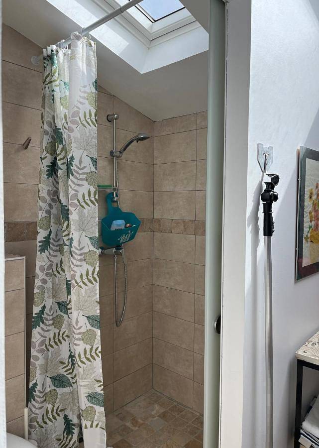 Double Room with Private Bathroom in Moulézan, Région de Nîmes
